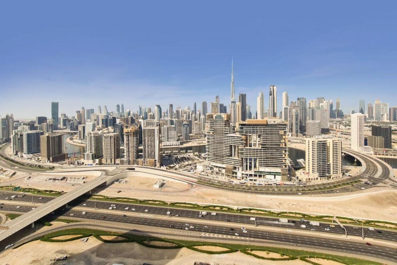 Damac Paramount B - Beautiful Three Bedroom Apartment Dubai